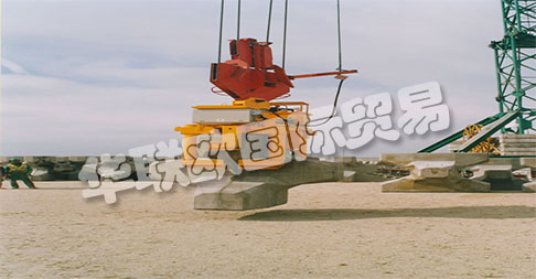 ACIMEX于1971年在法國創(chuàng)立，在鋼鐵和機械工業(yè)服務領域首次獲得法國在夾持和提升金屬板和鋼板領域的聲譽。該公司隨后擴展了其在混凝土和管道領域的專業(yè)知識和技能。