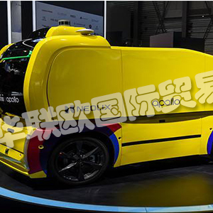 SmartFactoryJapan2019追加智能物流設(shè)備專區(qū)，擴(kuò)大工廠自動(dòng)化并吸引物流業(yè)。圖為發(fā)那科對(duì)外賓展示其物聯(lián)網(wǎng)體系技術(shù)