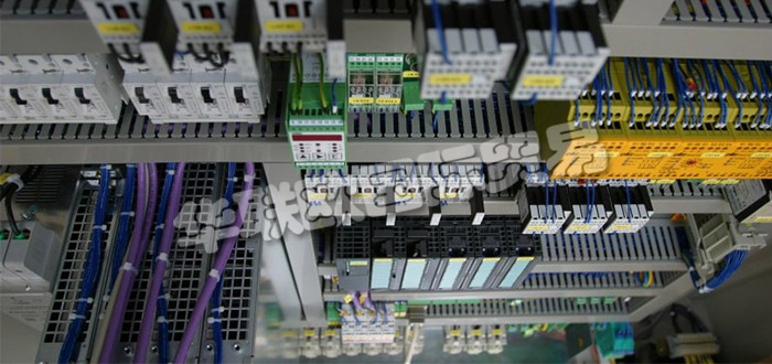 德國(guó)JAGER ELEKTROTECHNIK公司主要供應(yīng)：德國(guó)JAGER ELEKTROTECHNIK開(kāi)關(guān)柜,JAGER ELEKTROTECHNIK電源，控制柜，低壓開(kāi)關(guān)柜，磁鐵電源，高壓電源等產(chǎn)品。
