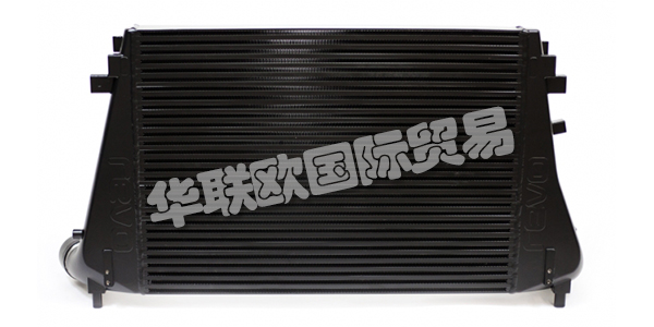 REVO成立于2002年，是汽車后市場行業(yè)的先驅(qū)。REVO軟件和硬件解決方案可以協(xié)調(diào)工作，以釋放引擎的真正潛力。使用最新技術(shù)和設(shè)施在內(nèi)部進(jìn)行設(shè)計，硬件和軟件工程師均在其專業(yè)領(lǐng)域擁有豐富的經(jīng)驗(yàn)。REVO以提供能夠滿足其客戶要求的高性能并確保使用壽命和可駕駛性為目標(biāo)的產(chǎn)品而感到自豪。下文為您介紹REVO中冷器。